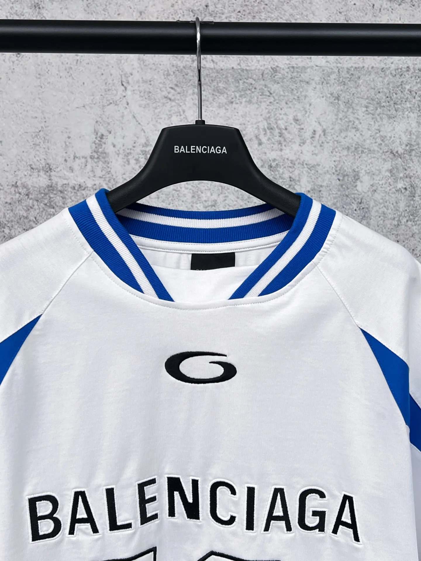 💰P140（ : ） 【 . Quality】BALENCI*GA/ SS 26New Arrival NBA Series T 。 ， NBASeries 。 ， 。 SS 26 New Arrival。 ， 。 。 Authentic ， 。 。 260 ， . ， 。 。 。 ， ， 。 。 。 OS . Same Style ：BL 263760 ：Black，White，Red Size：XS S M L ：BL 263760